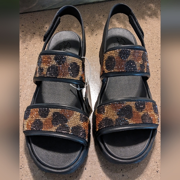 NWT SKECHERS LUXE FOAM LEOPARD PRINT VELCRO SANDALS - Picture 2 of 9